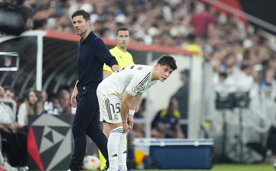 皇马中场大洗牌：“废太子”居莱尔惨败给全能战士卡马文加，西超杯命运悬疑